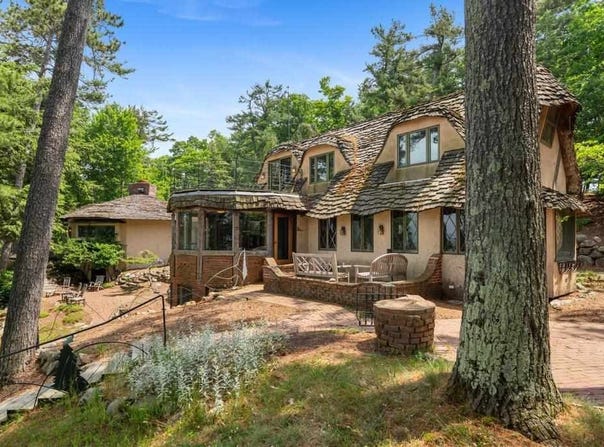 13987 DIVISION, CHARLEVOIX, MI 49720