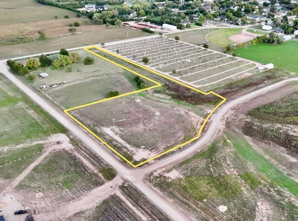 1283 Hidden Hills Dr, Claflin, KS 67525