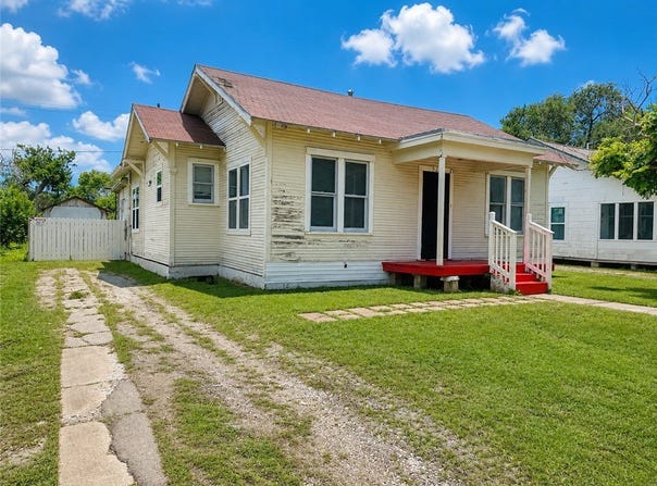 542 Mcintyre Avenue, Taft, TX 78390