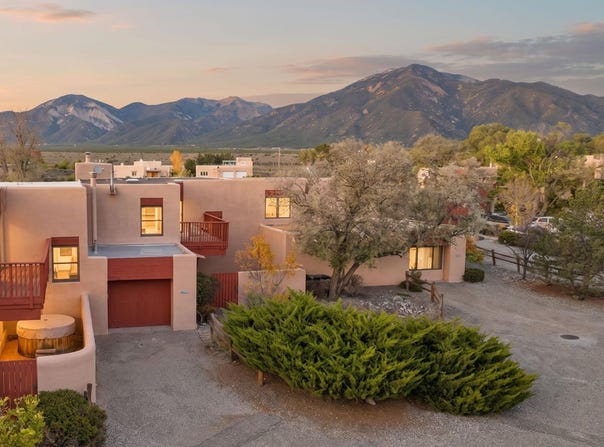 10 Comanche Court, El Prado, NM 87529