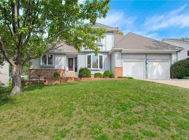 13636 W 75 Place, Lenexa, KS 66216