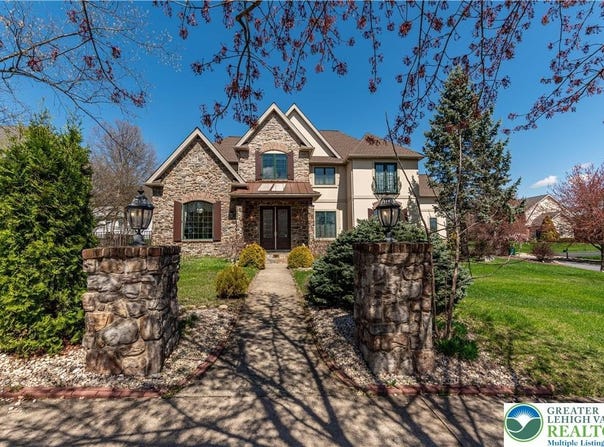 49 Crest Boulevard, Palmer Twp, PA 18045