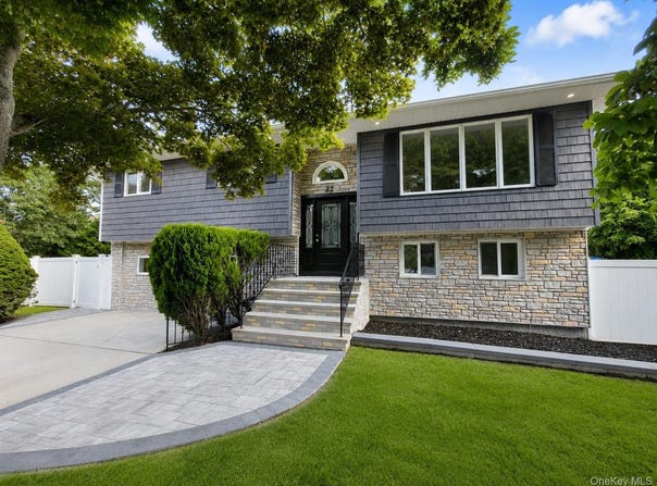 22 Brian Drive, East Islip, NY 11730