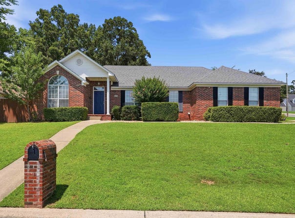 2015 Cherrybend Drive, Little Rock, AR 72211