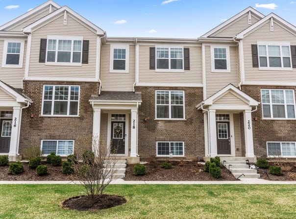 218 Timberleaf Circle, Roselle, IL 60172