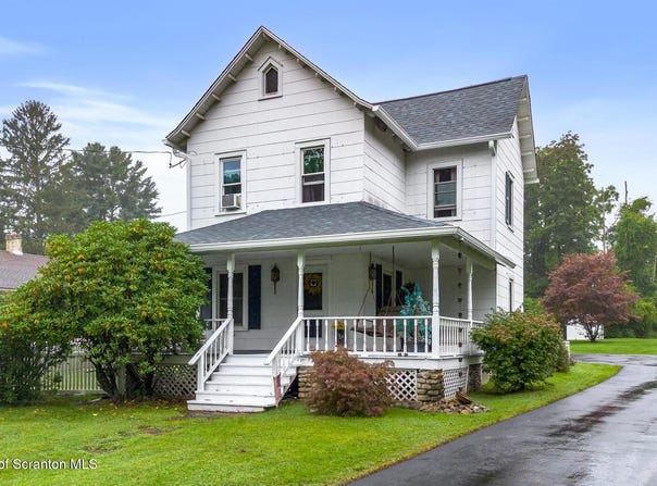 1027 Pennsylvania RT 390, Cresco, PA 18326