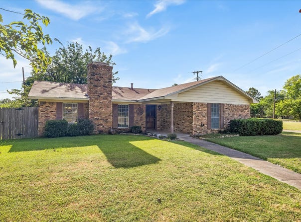 2925 Melmar Park Street, Commerce, TX 75428