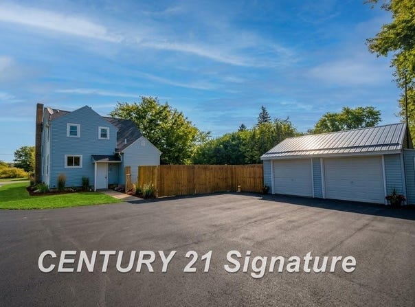 3244 S Center Road, Burton, MI 48519