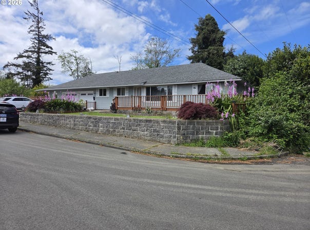 3330 CHESTER St, NorthBend, OR 97459