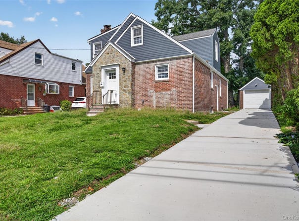33 Carol Street, West Hempstead, NY 11552