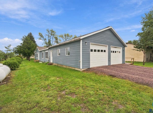 108 3rd Ave, Trent, SD 57065