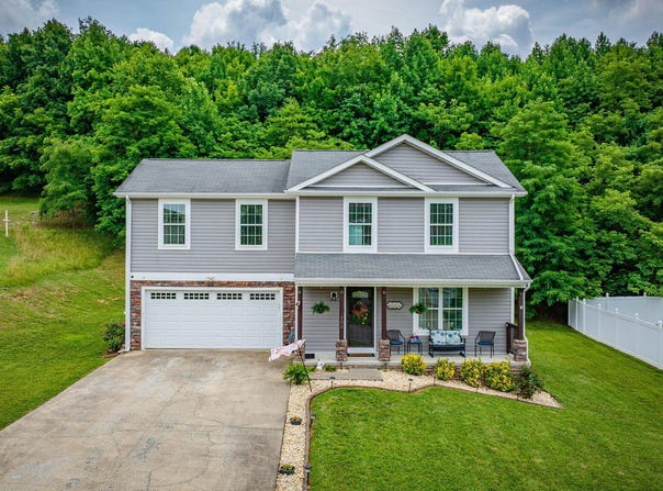 102 Carmack Drive, Bristol, VA 24201