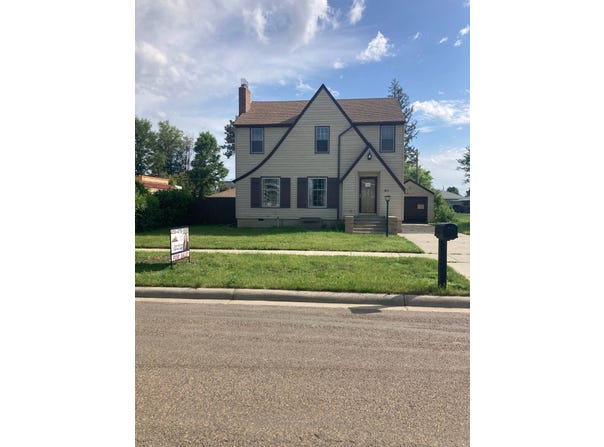 411 4th St SE, Sidney, MT 59270