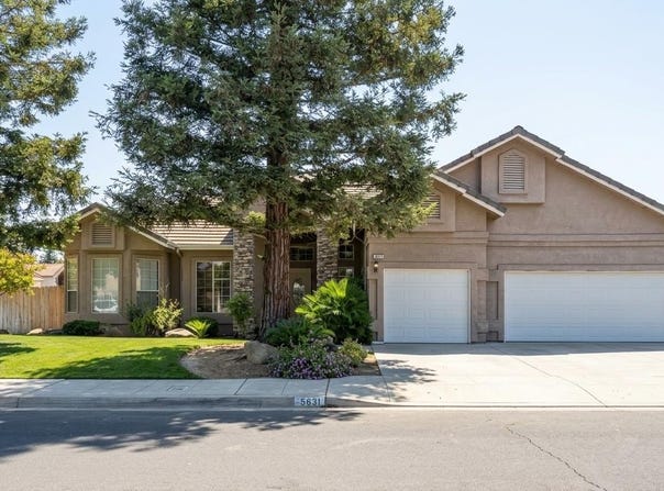 563 W Omaha Avenue, Clovis, CA 93619