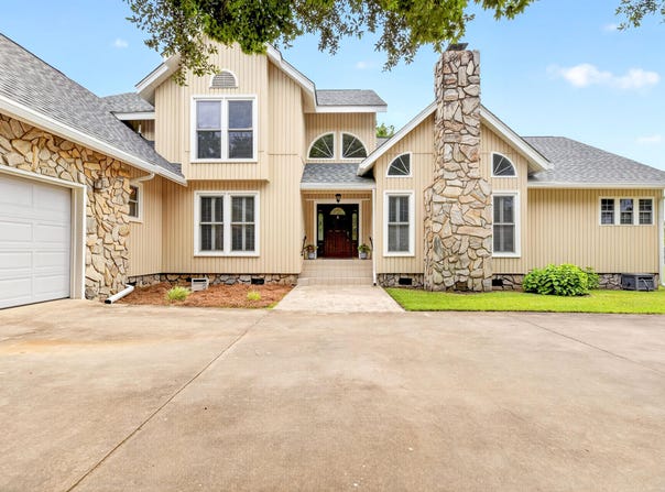 1120 Waters Edge Drive, Summerton, SC 29148