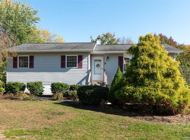 34 Windmill Road, Poughkeepsie, NY 12601