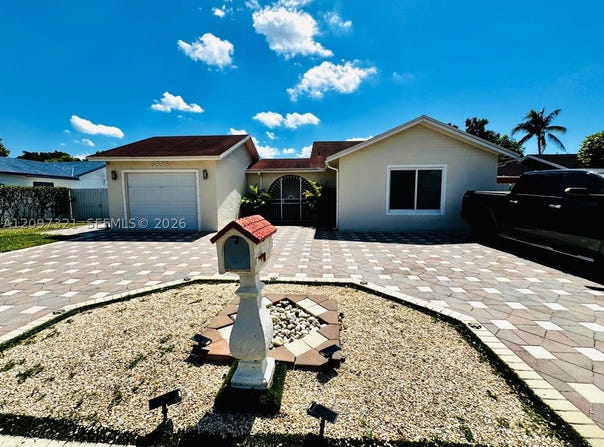 5836 NW 199th St, Hialeah, FL 33015