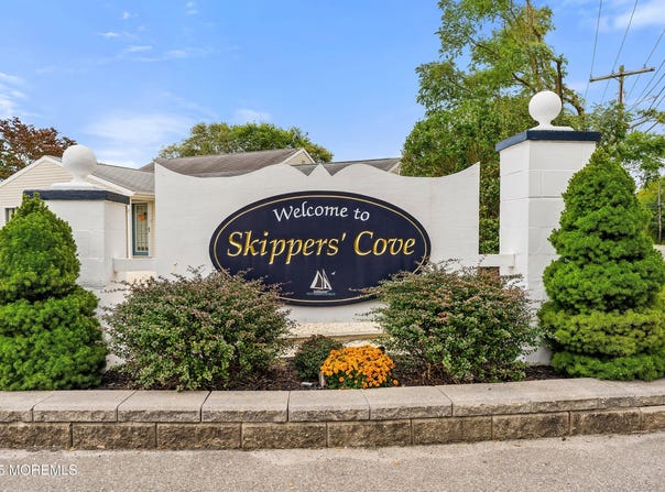 14 Hawkins Way, Waretown, NJ 08758