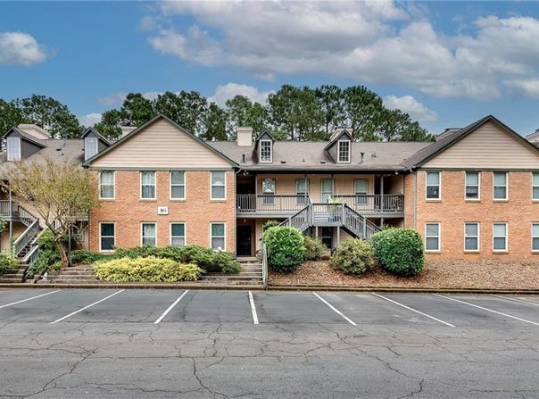 1605 Beaumont Circle, Duluth, GA 30096