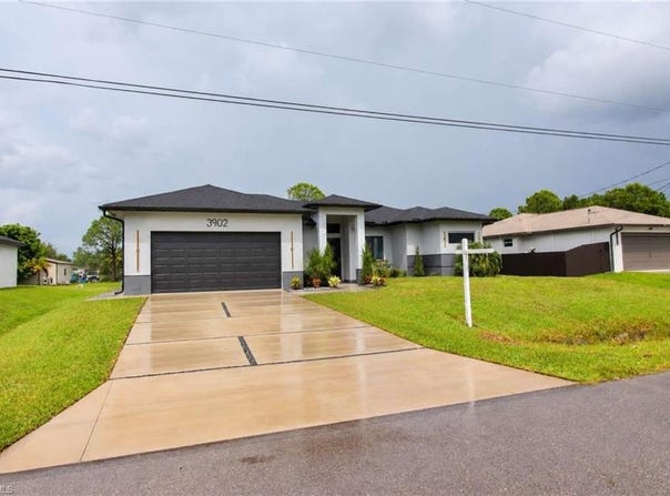 3902 4th St SW, LEHIGH ACRES, FL 33976