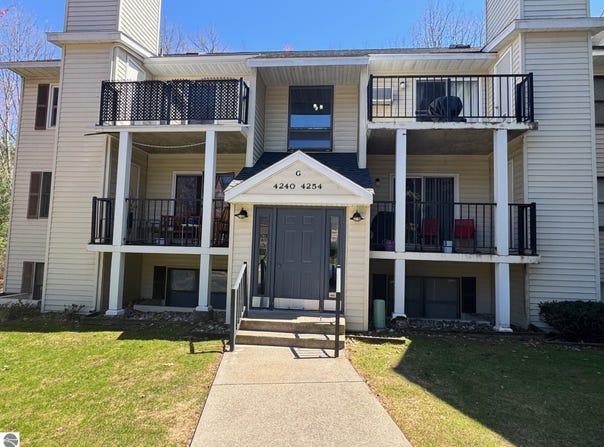 4250 Mitchell Creek Drive, Traverse City, MI 49686