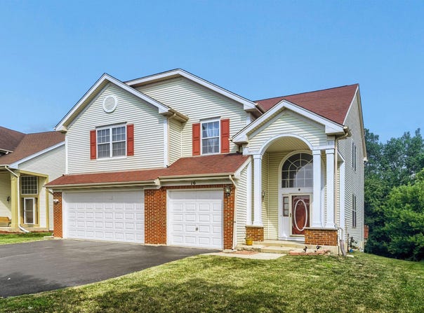 16 CLOVER Circle, Streamwood, IL 60107