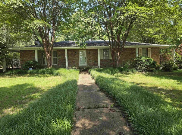 106 Honeysuckle Lane, Helena, AR 72342