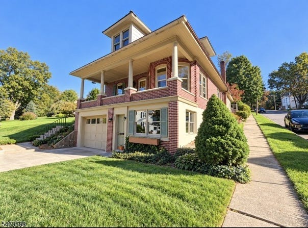 65 Brunswick Ave, Bloomsbury Boro, NJ 08804-3017