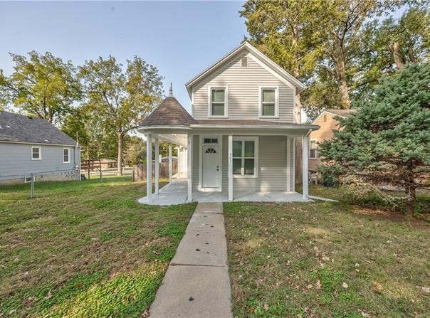 903 N 12th Street, Leavenworth, KS 66048