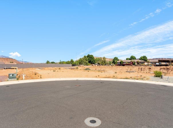 711 E Crew Ct, Washington, UT 84780