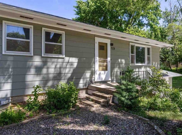 528 Beldon Ave, IowaCity, IA 52246