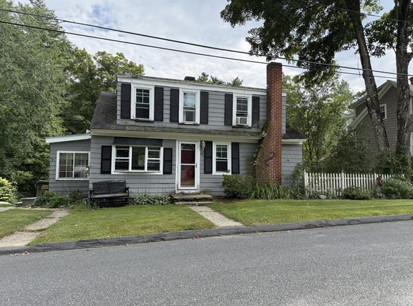 16 Charlton St, Sturbridge, MA 01566