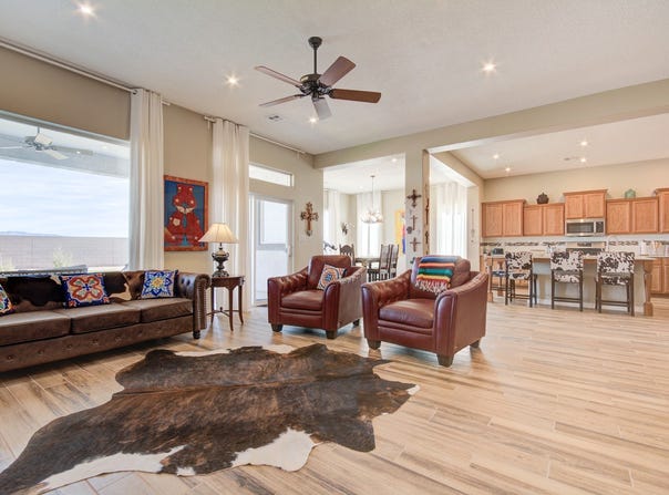 460 Rio Chama, Los Lunas, NM 87031