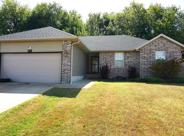 230 E Lapis Avenue, Republic, MO 65738