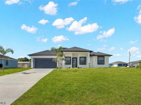 8030 SHERWOOD Circle, Labelle, FL 33935