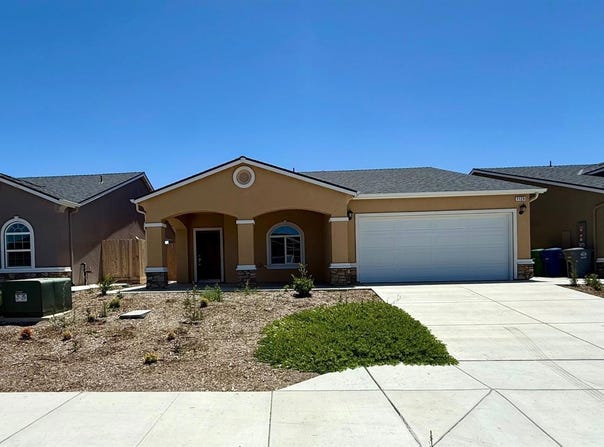 1124 E Orange Street, Avenal, CA 93204