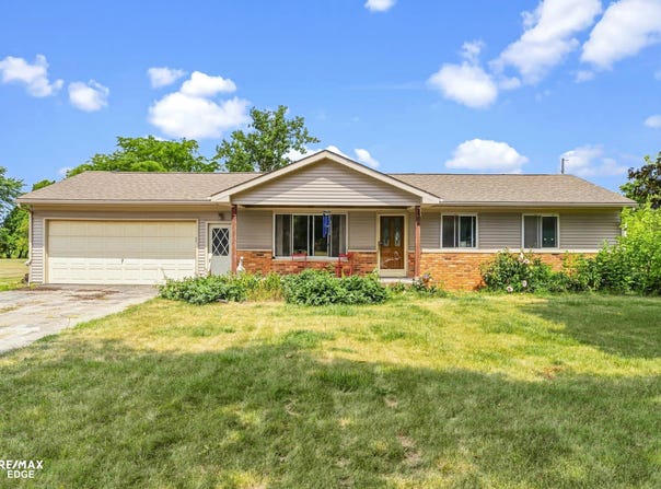 7353 E Maple Avenue, Grand Blanc, MI 48439