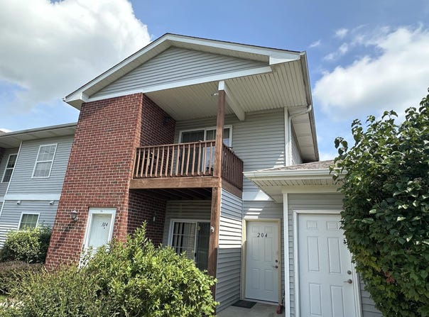 210 E Remer Rd, Elkhorn, WI 53121