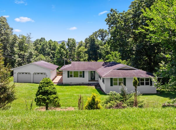 459 Grace St, Pounding Mill, VA 24637