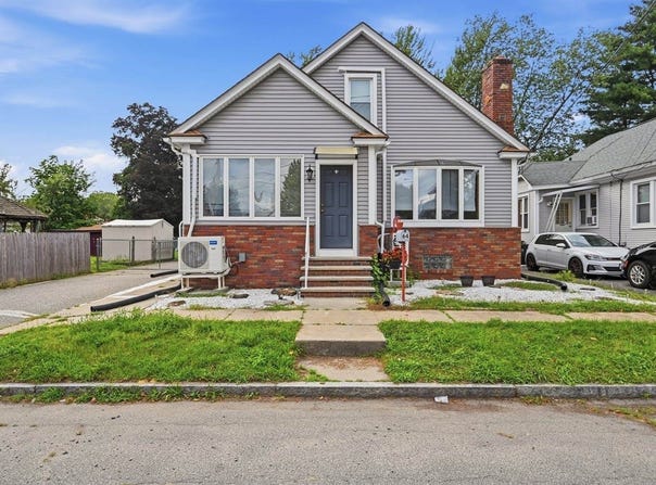 64 Stewart St, Chicopee, MA 01020