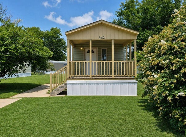 1001 E MacArthur Rd, Wichita, KS 67216