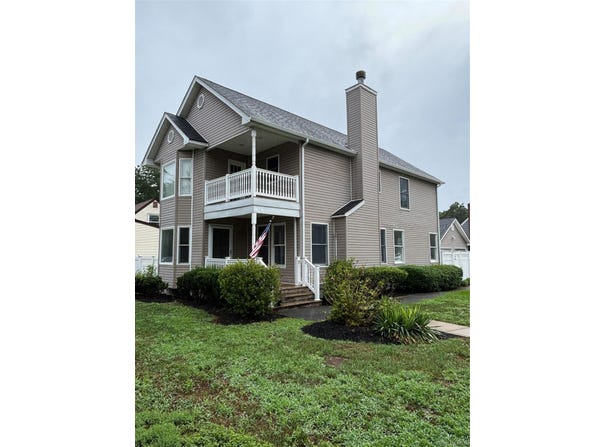 38 Hallock Avenue, Smithtown, NY 11787