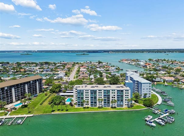 644 ISLAND Way, CLEARWATER, FL 33767