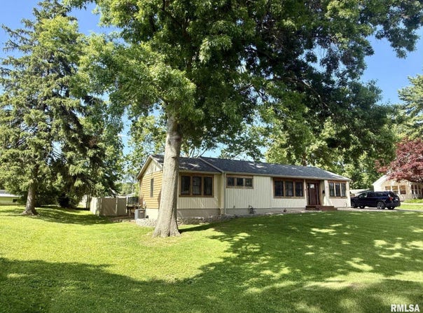 27 CIRCLE Drive, Springfield, IL 62703
