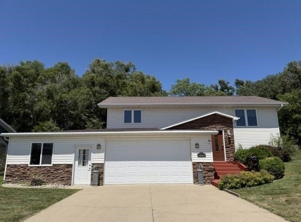 1546 Brandon Dr., Vermillion, SD 57069
