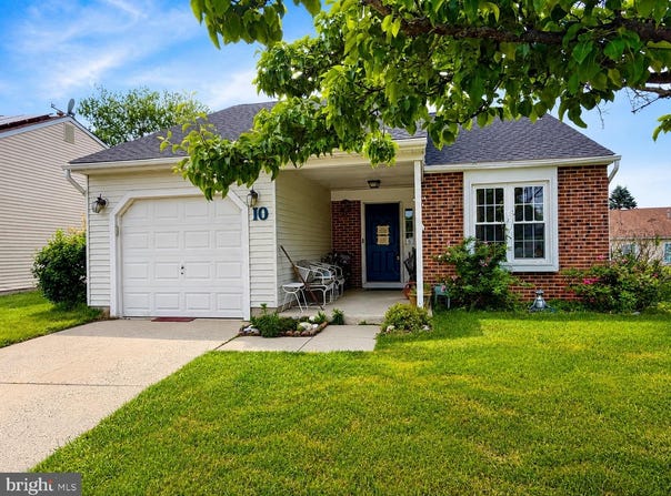 10 ADNER Drive, MOUNT LAUREL, NJ 08054
