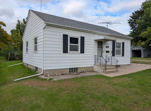 461 2nd Street NW, Wells, MN 56097
