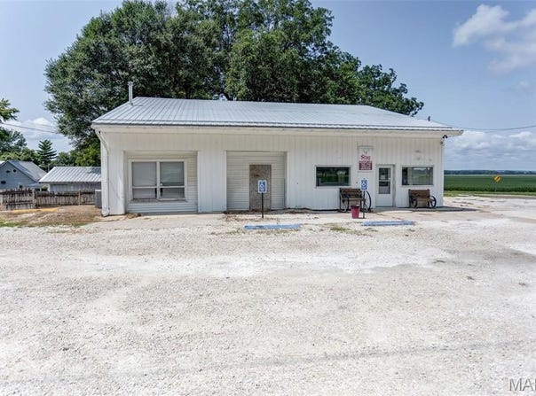 139 Bluff St., Eldred, IL 62027