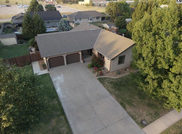 203 Crestview Ave, McPherson, KS 67460-1615