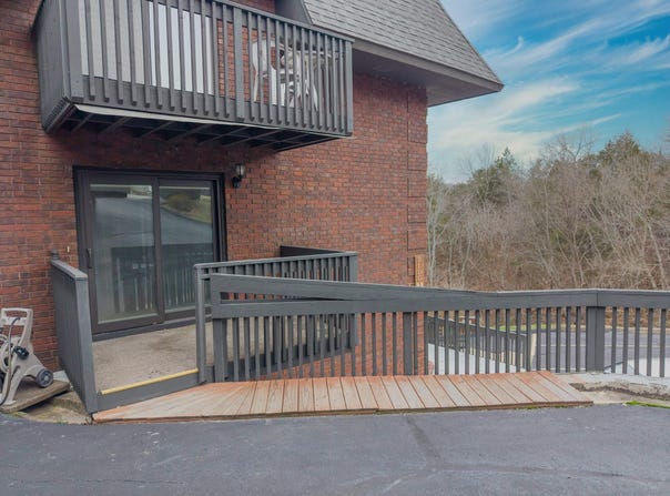 150 Sunken Forest Drive, Forsyth, MO 65653